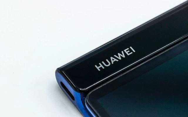 На этот раз лучше: Huawei показала свой складной смартфон